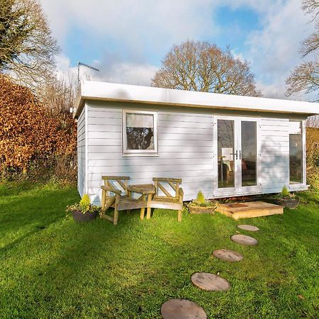 School Lodge Burwarton エクステリア 写真
